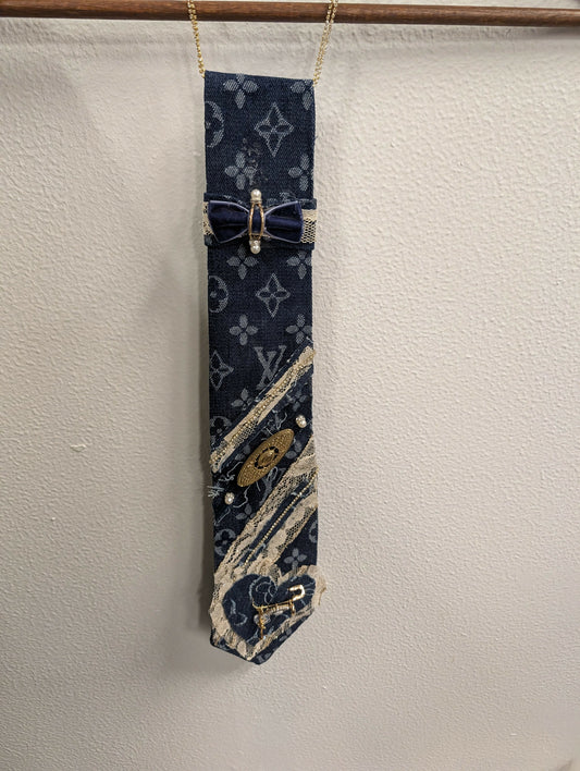 LV tie